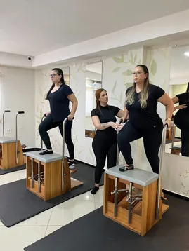 Aula de Pilates para idosos no Estúdio Emilly Rodrigues