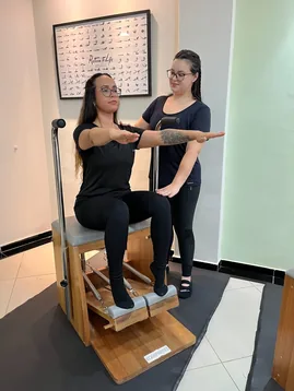 Pilates para reabilitação após lesões no Estúdio Emilly Rodrigues